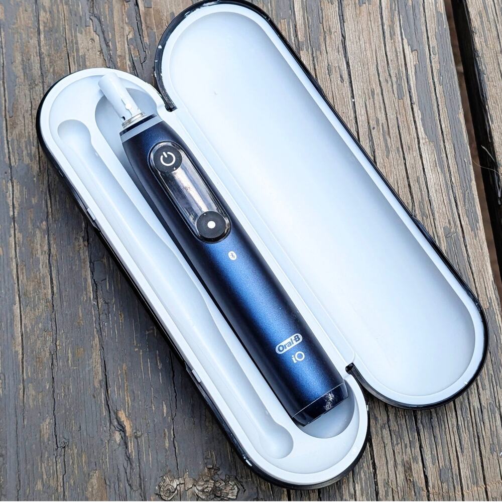 Oral-B iO Replacement Handle Series 7, 8, 9 Type 3758 + Original Travel Case